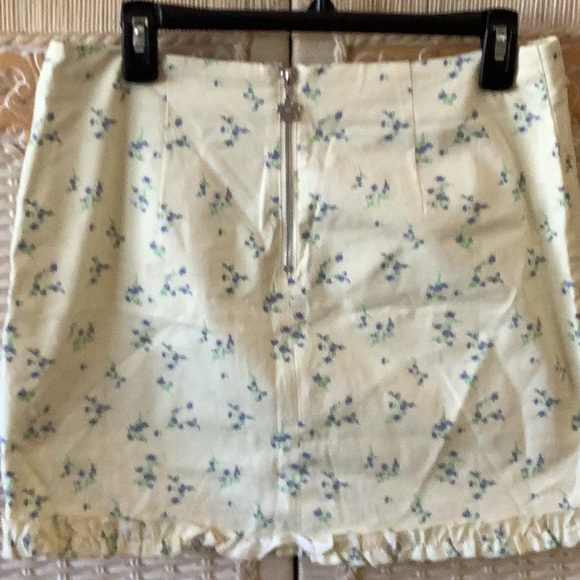 Adorable NWT Mini Skirt 💜💜 by Urban Outfitters - Picture 9 of 9